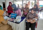 Dukung-Pemerintah-Tangani-Stunting,-Polwan-Polres-Mojokerto-Bantu-Sukseskan-Posyandu.