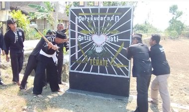 Kedepankan-Kepentingan-Negara-28-Tugu-Perguruan-Silat-di-Ngawi-Dibongkar-Sukarela