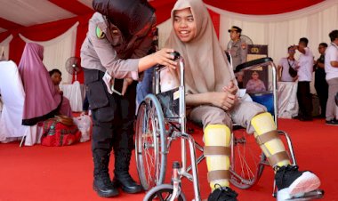 Masyarakat-dan-Ketua-PWI-Jatim-Apresiasi-Kegiatan-Bakti-Kesehatan-dan-Sosial-Reuni-Akabri-91-di-Malang