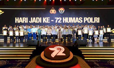 Dua-Hadiah-Untuk-Divisi-Humas-Polri-Dari-Kapolri