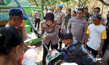 Polres-Kediri-Kota-Kembali-Droping-Air-Bersih-Untuk-Warga-Desa-Manyaran