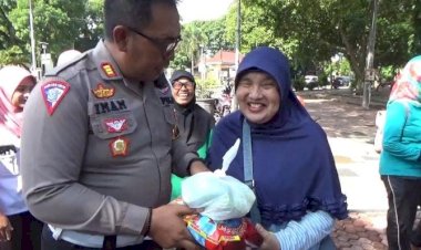 Peduli-Disabilitas,-Polres-Bondowoso-Sosialisasikan-Kamseltibcarlantas-bagi-Tuna-Netra