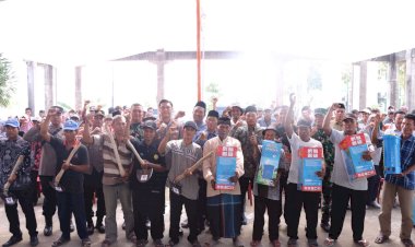 Kapolres-Lamongan-Gagas-Penanggulangan-Hama-Tikus-Beri-Bantuan-100-Unit-Rubuha