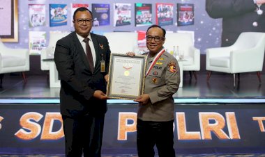 Bedah-Buku-As-SDM-Pol,-Meritokrasi-Jabatan-Fungsional-di-Lingkungan-Polri-guna-Mewujudkan-SDM-Unggul-Mendapat-Apresiasi-Tinggi-Para-Pembicara
