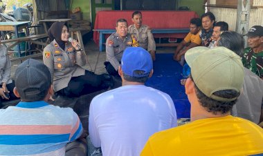 Kapolsek-Sedati-Bincang-Kamtibmas-dengan-Warga-Nelayan