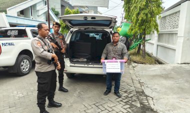 Polres-Ngawi-Kawal-Ketat-Pengiriman-Hasil-Hitung-Suara-Pilgub-ke-KPU-Jatim