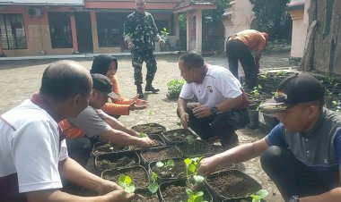Wujudkan-Asta-Cita-Polisi-dan-TNI-bersama-Warga-Kota-Mojokerto-Gelorakan-Swasembada-Pangan