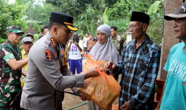 Kolaborasi-Polresta-Banyuwangi-dan-Forkopimda-Salurkan-Bantuan-untuk-Warga-Terdampak-Banjir