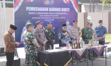 Sepanjang-Bulan-Ramadhan-Polres-Blitar-Sita-dan-Musnahkan-Ribuan-Botol-Miras