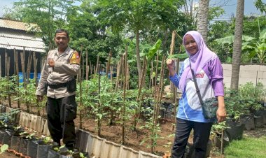 Bhabinkamtibmas-Dampingi-Warga-Kepuh-Kiriman-Manfaatkan-Lahan-Fasum-untuk-Dukung-Ketahanan-Pangan