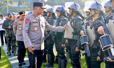 Polda-Jatim-Kerahkan-3.736-Personel-Gabungan-Siap-Amankan-Peringatan-May-Day-2025