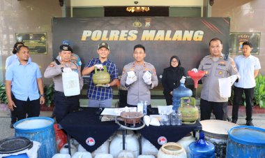 Polres-Malang-Berhasil-Bongkar-Produksi-Arak-Ilegal-di-Bantur,-Terendus-Lewat-Layanan-110