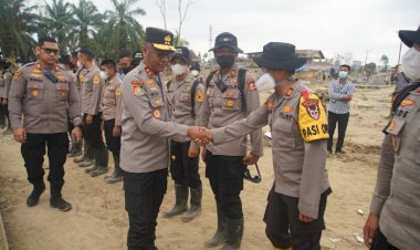 Tinjau-Latsitardanus-di-Aceh-Tamiang,-Gubernur-Akpol-Pastikan-Taruna-Hadir-Membantu-Masyarakat