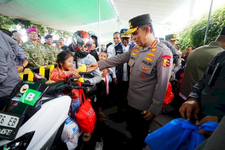 Tinjau Arus Balik di Pelabuhan Bakauheni Kapolri Pastikan Pemudik Aman-Selamat Sampai Tujuan