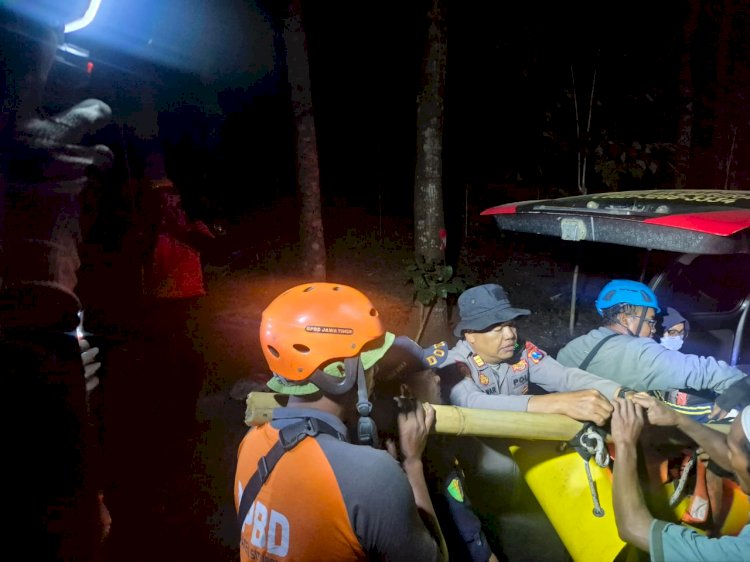 Operasi Kemanusiaan Polres Bondowoso Berhasil Evakuasi Dua Jenazah di Gunung Piramid